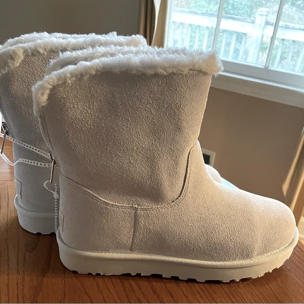 UGG Classic Zip It Mini Booties NWOB Size 7 Glacier Grey RARE